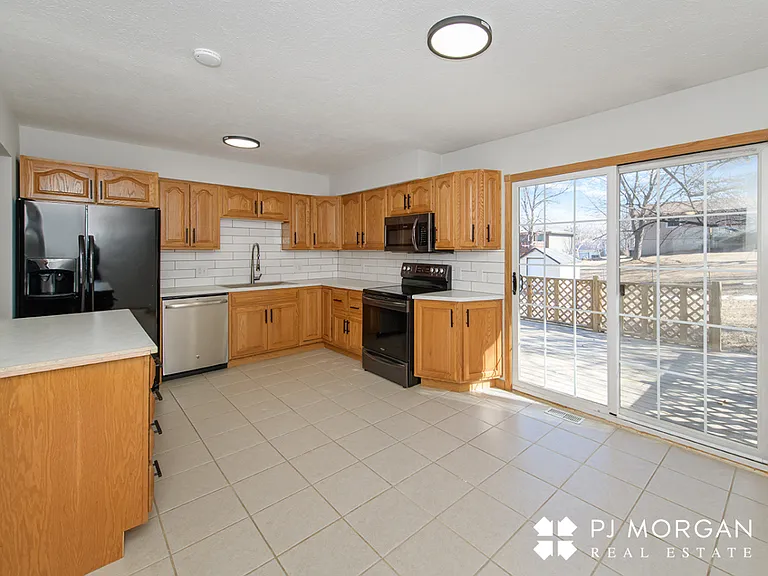 4107 N 213th Cir — Photo 2