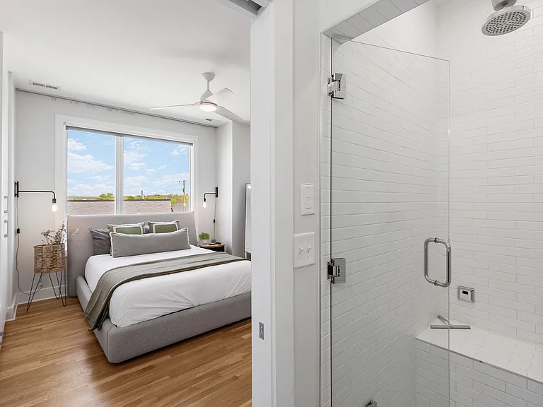 1016 Russell St — Photo 35