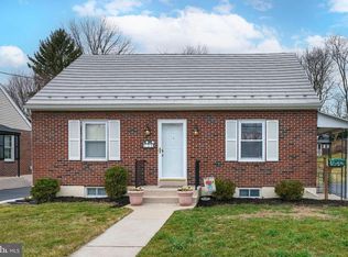 121 Old Mill Rd, Ephrata, PA 17522