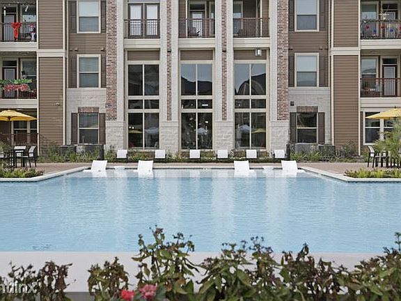 kings-landing-kingwood-tx-pool (1)
