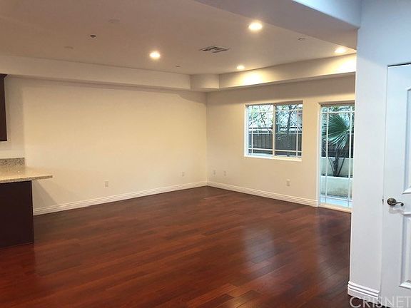 5th image of 341 W Glenoaks Blvd #4