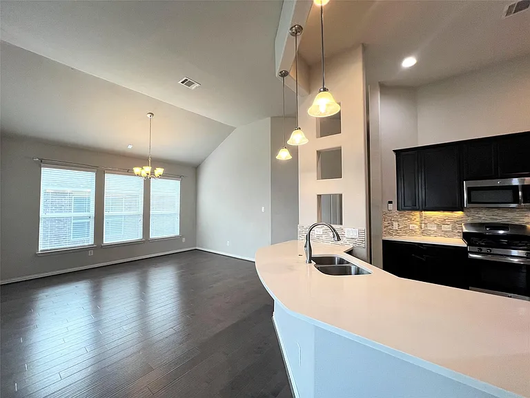 613 Palmilla St — Photo 13
