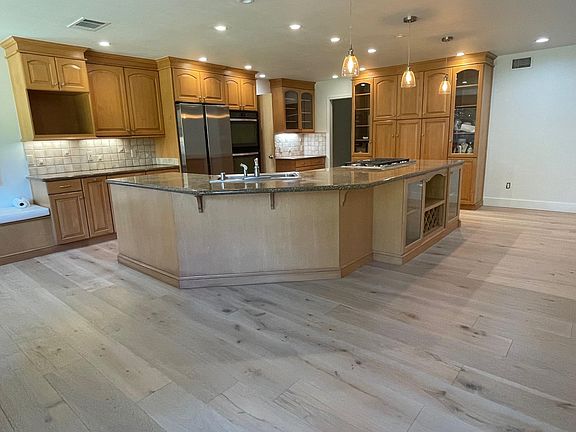 3rd image of 632 Marina Cir