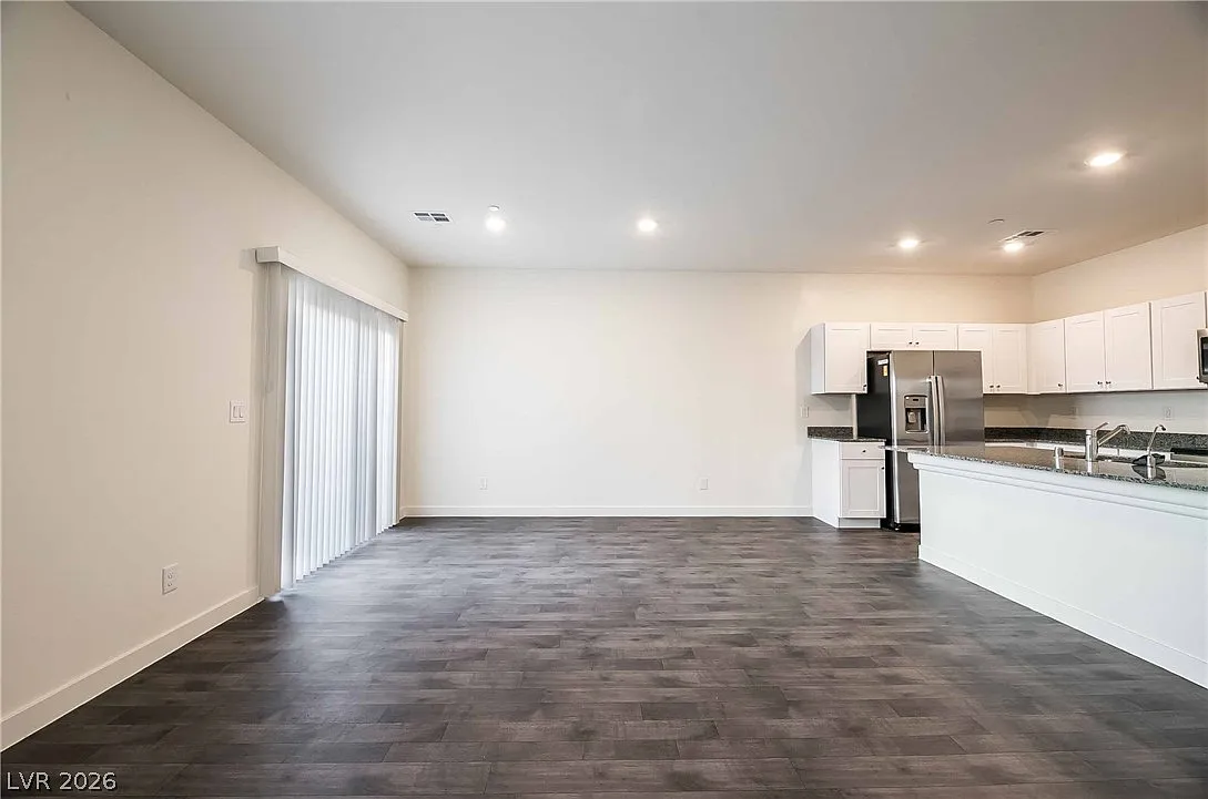 3 bed, 2.0 bath, 1346 sqft, $1,900 — Photo 4