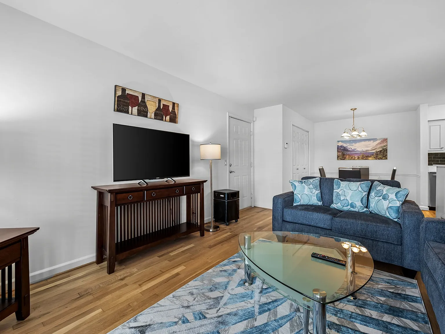 2 bed, 2.0 bath, 1050 sqft, $2,200 — Photo 3