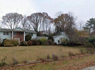 13 Whitney Cir, Glen Cove, NY 11542