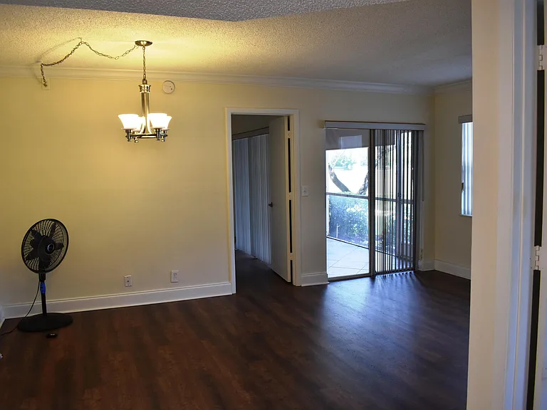 1536 SE Royal Green Cir #104 — Photo 2