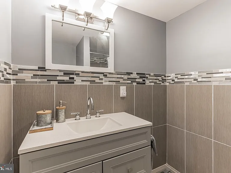 215 W Gloucester Pike — Photo 20