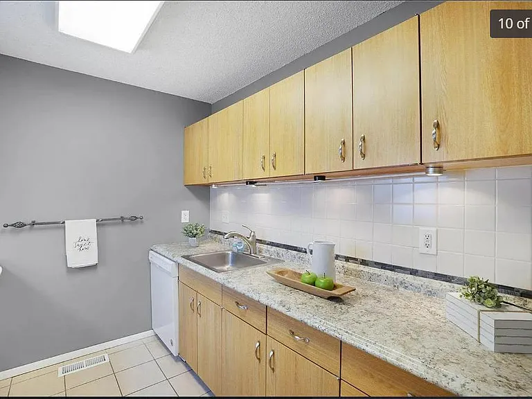 10451 Corbeil Dr — Photo 9