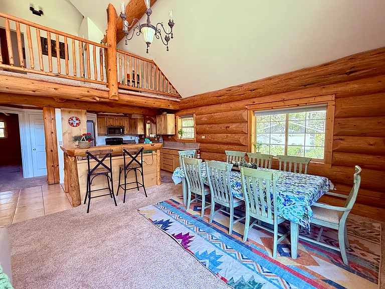dining area/kitchen