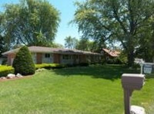 2011 N Fernandez Ave, Arlington Heights, IL 60004