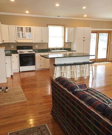 4th image of 9 Bentley Ave