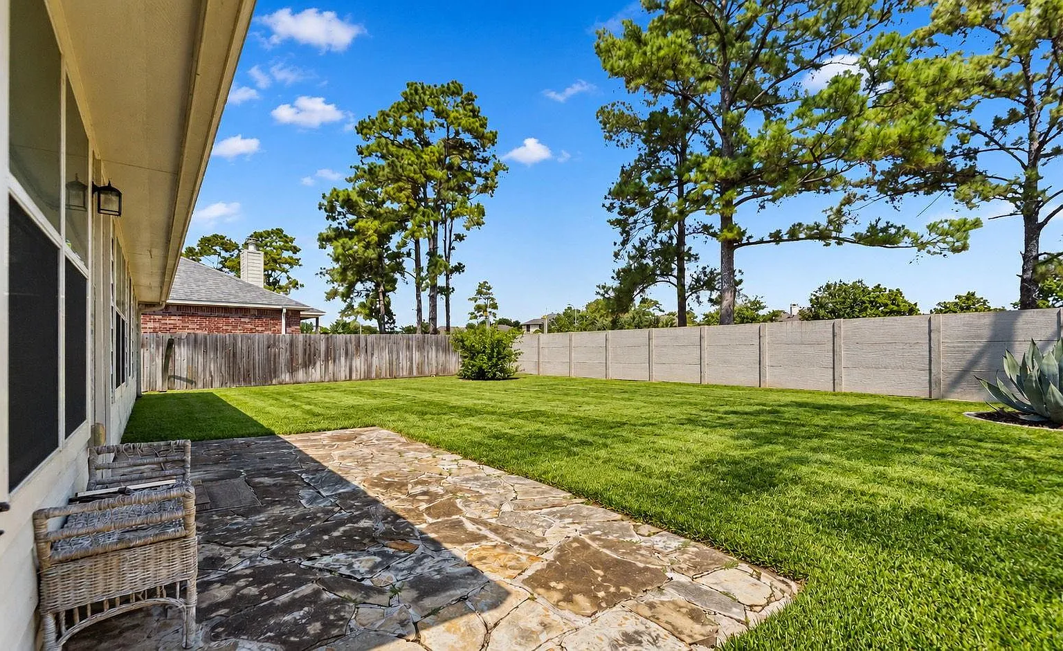 3 bed, 2.0 bath, 1707 sqft, $2,100 — Photo 4