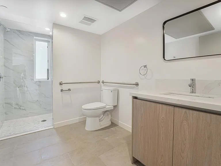 10918 Camarillo St #501 — Photo 33