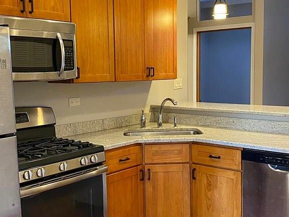 5th image of 2746 W Warren Blvd #1