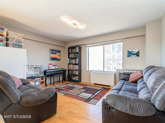 2nd image of 7061 N Kedzie Ave Suite 402