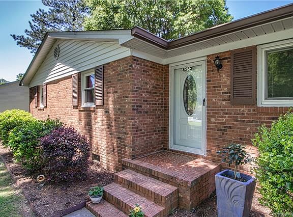 5th image of 8533 Williamsburg Cres