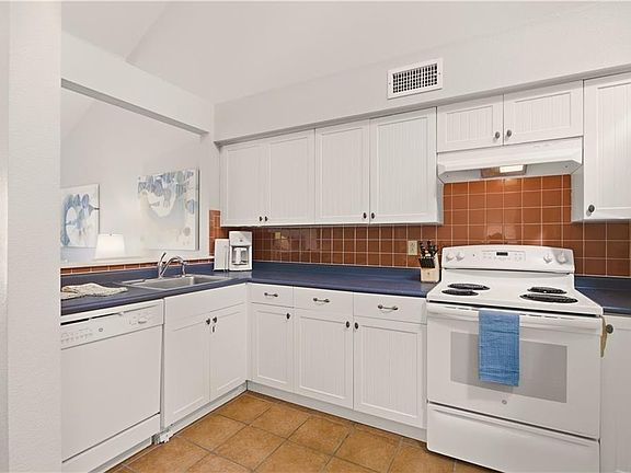 3rd image of 150 Bay View Dr #2