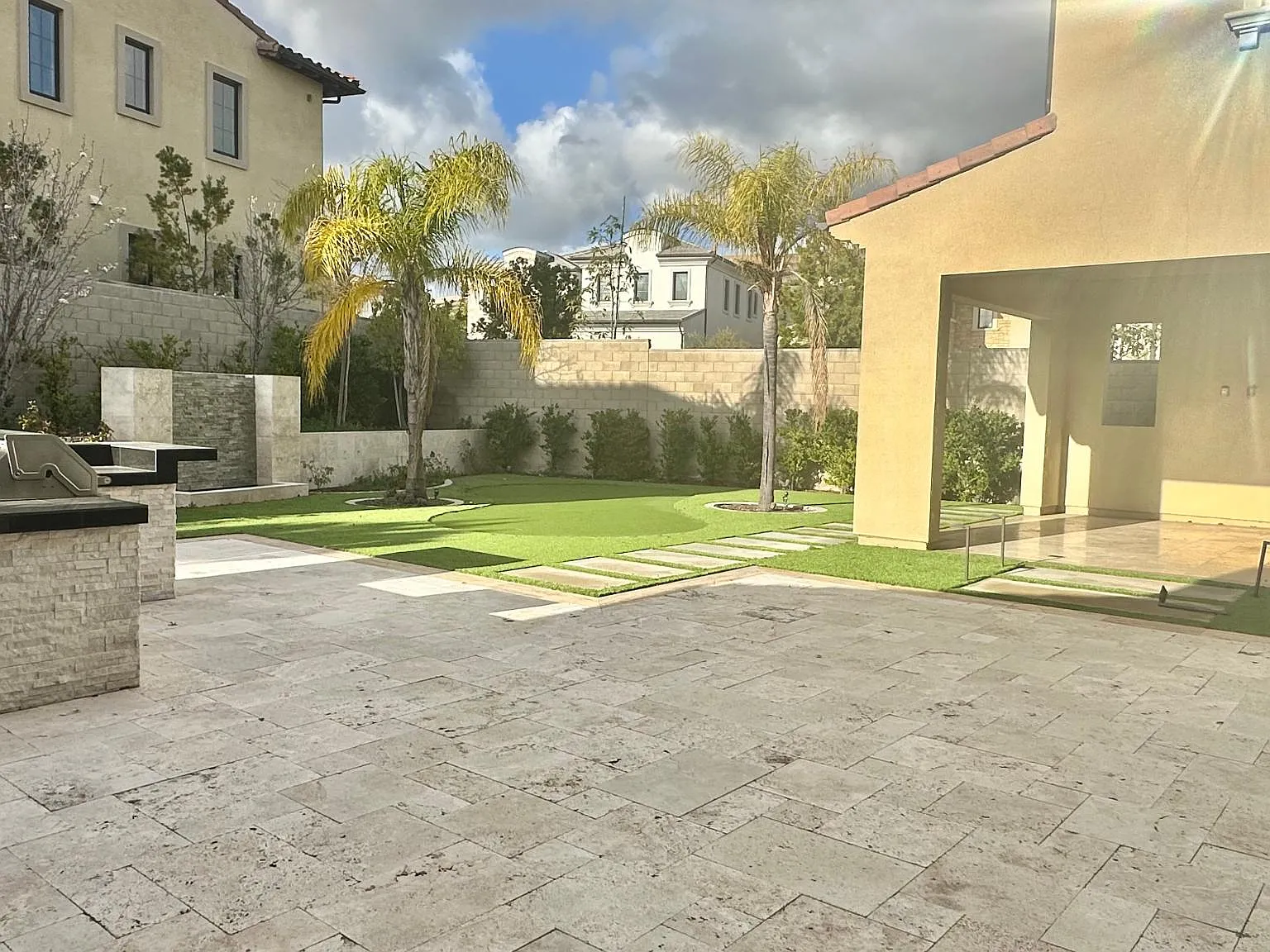 5 bed, 5709 sqft, $16,000 — Photo 2