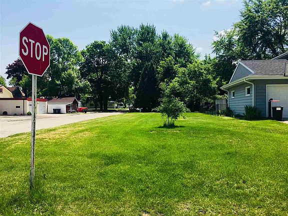 3rd image of 402 Barberry St
