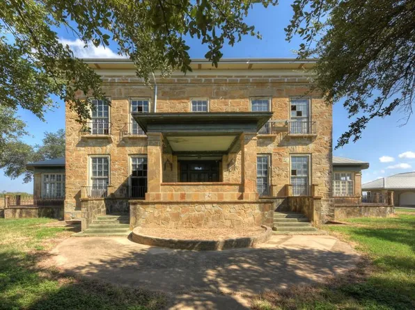 6887 Von Ormy Rd, Von Ormy, TX 78073