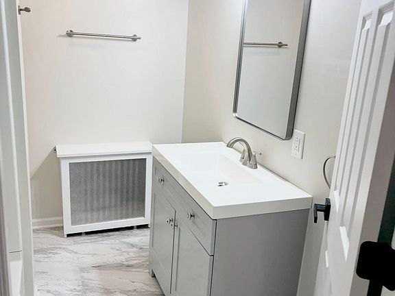 4th image of 460 Godfrey St #3
