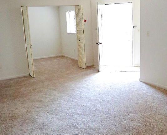 2nd image of 18 Lake Forest Ct