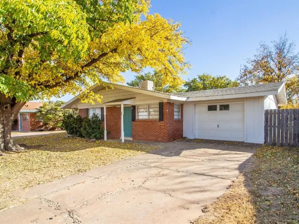 722 W 4th St, Idalou, TX 79329