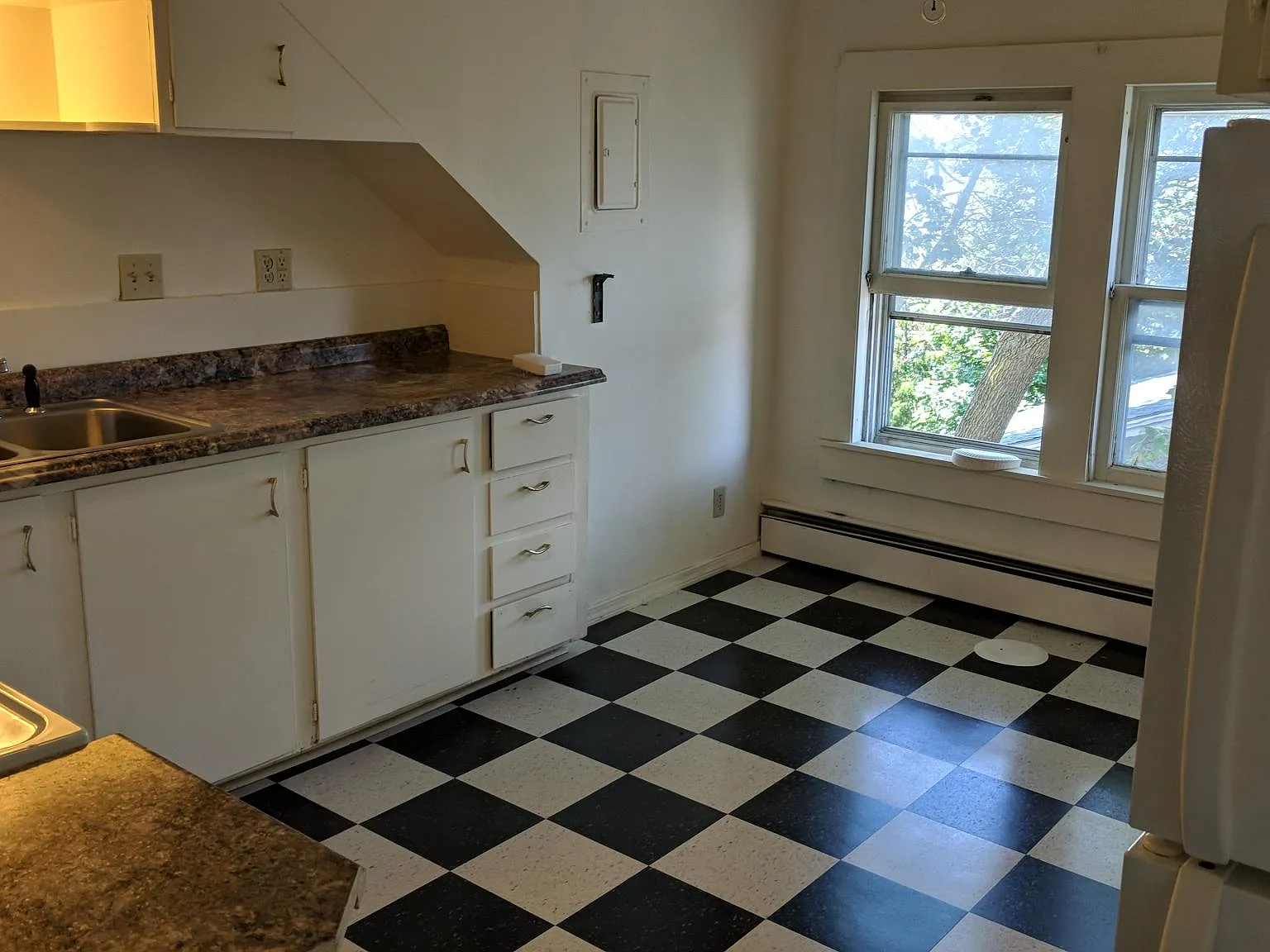 3 bed, 864 sqft, $3,300 — Photo 4