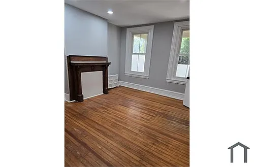 516 W Queen Ln #1 Photo 1
