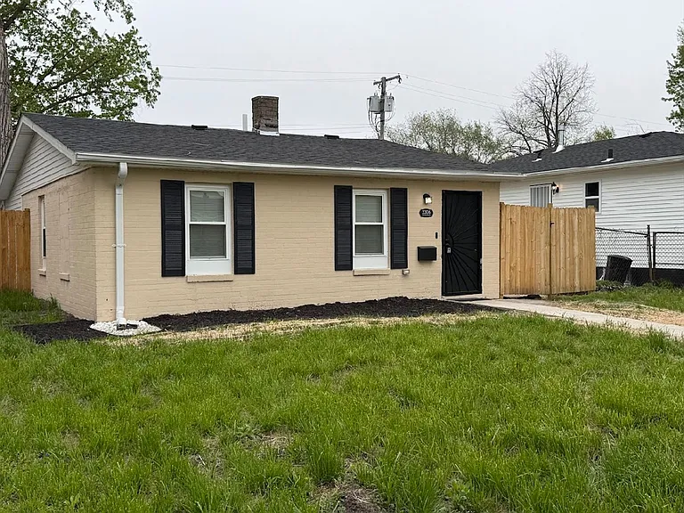 2306 Vermont St — Photo 1