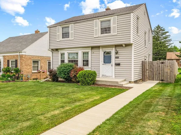 2154 South 88th STREET, West Allis, WI 53227
