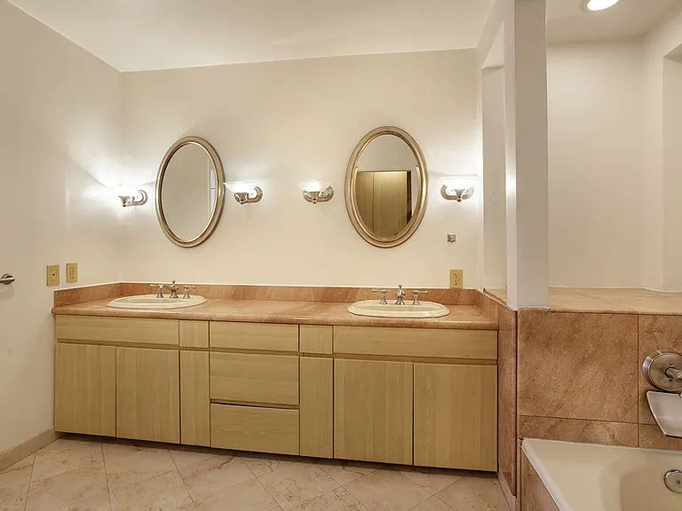 1880 Veteran Ave #211 — Photo 18