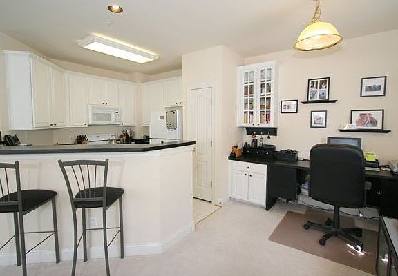 Breakfast bar, built-in office area
