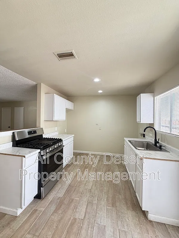2 bed, 1.0 bath, $1,695 — Photo 3