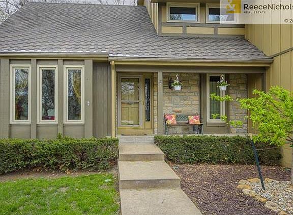 Wonderful Curb Appeal!