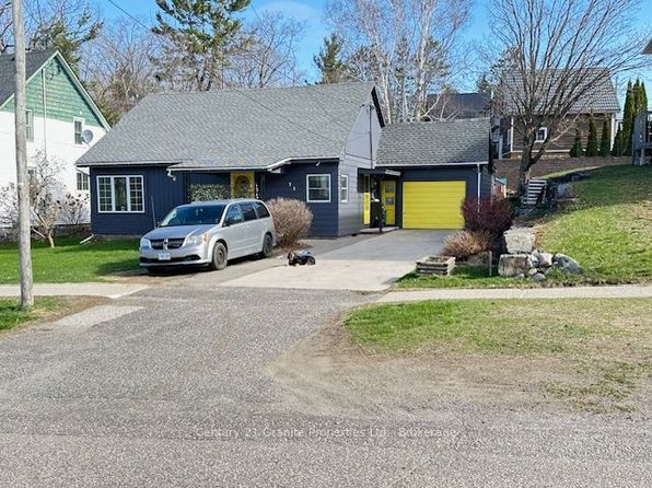 75 Waubeek St, Parry Sound, ON P2A 1C7