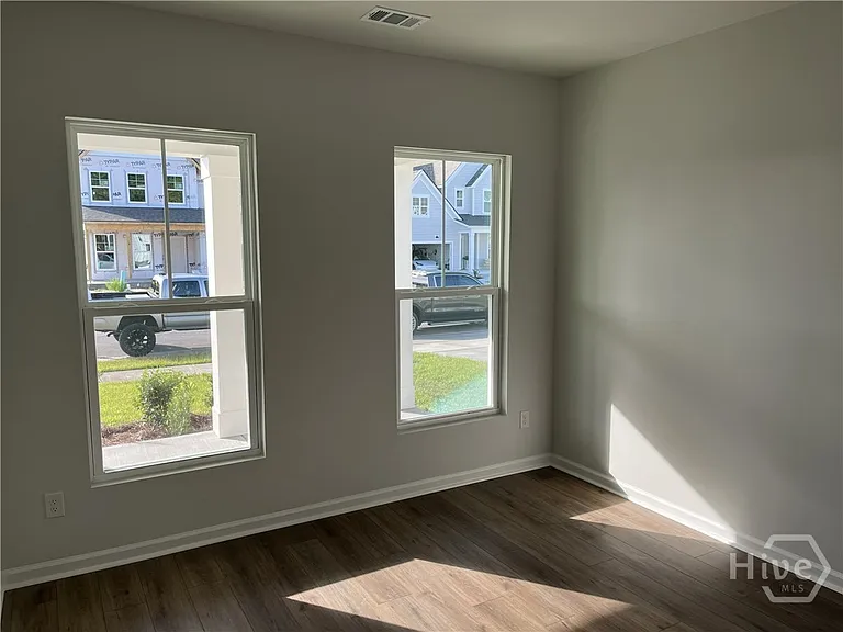 609 Longleaf Dr — Photo 9