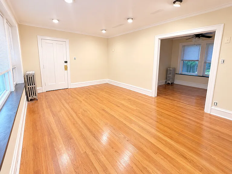 2044 W Farragut Ave #1C — Photo 4