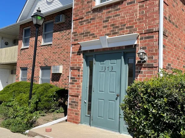 (undisclosed Address), Lake In The Hills, IL 60156