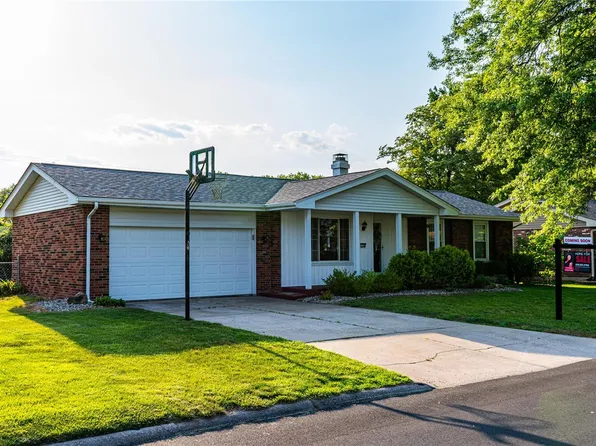 5308 Shannon Dr, Godfrey, IL 62035