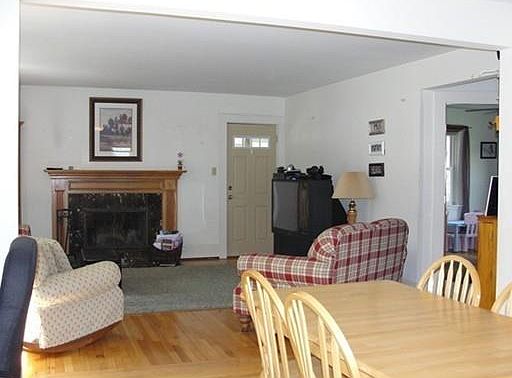 4th image of 165 Pitman St