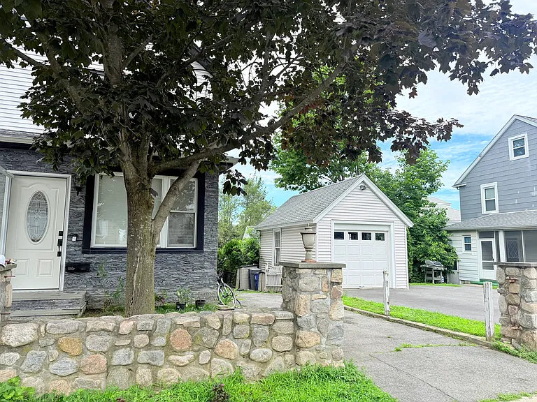 815 Carpenter Pl — Photo 3