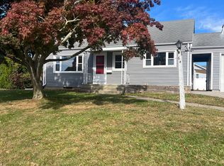64 Chapman St, Groton, CT 06340