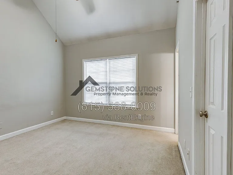 1012 McKenna Dr — Photo 27