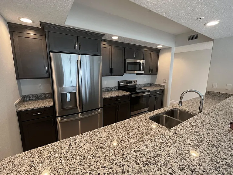 1805 Riverside Dr — Photo 17