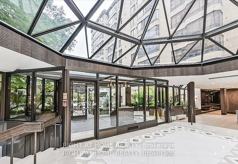 280 Simcoe St #807 — Photo 30