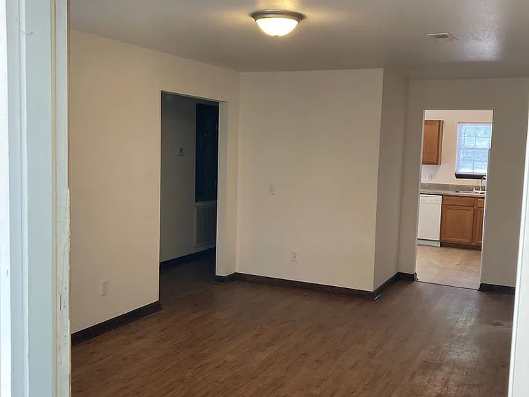 1729 Louise Dr SE — Photo 2