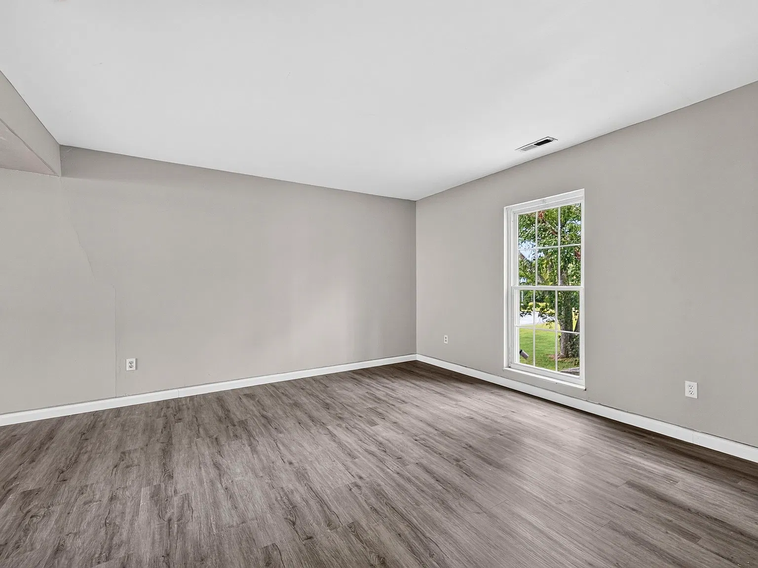 3 bed, 2234 sqft, $1,990 — Photo 4