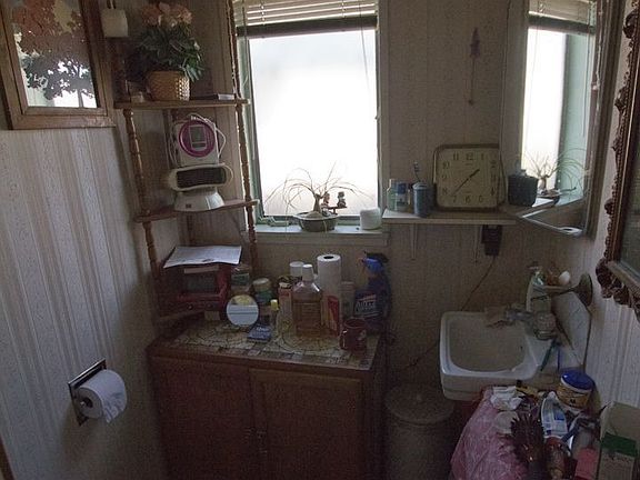5th image of 1009 Amador Ave